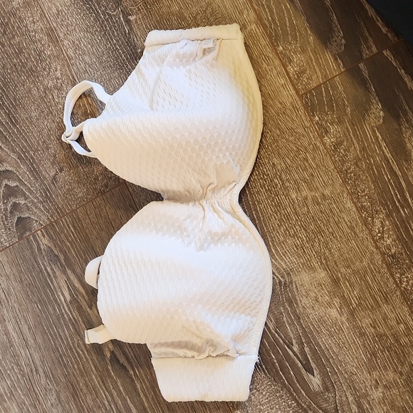 White bikini - Picture 4 of 6